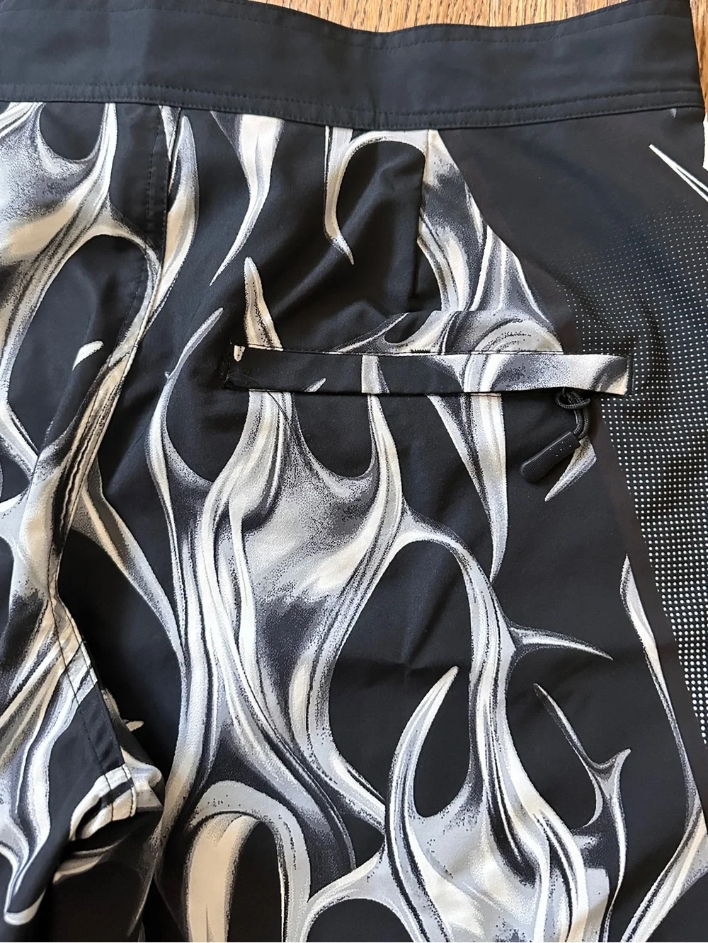 DC Shoes Gray/Black Flames Print Sylem 21 Board shorts Size 34